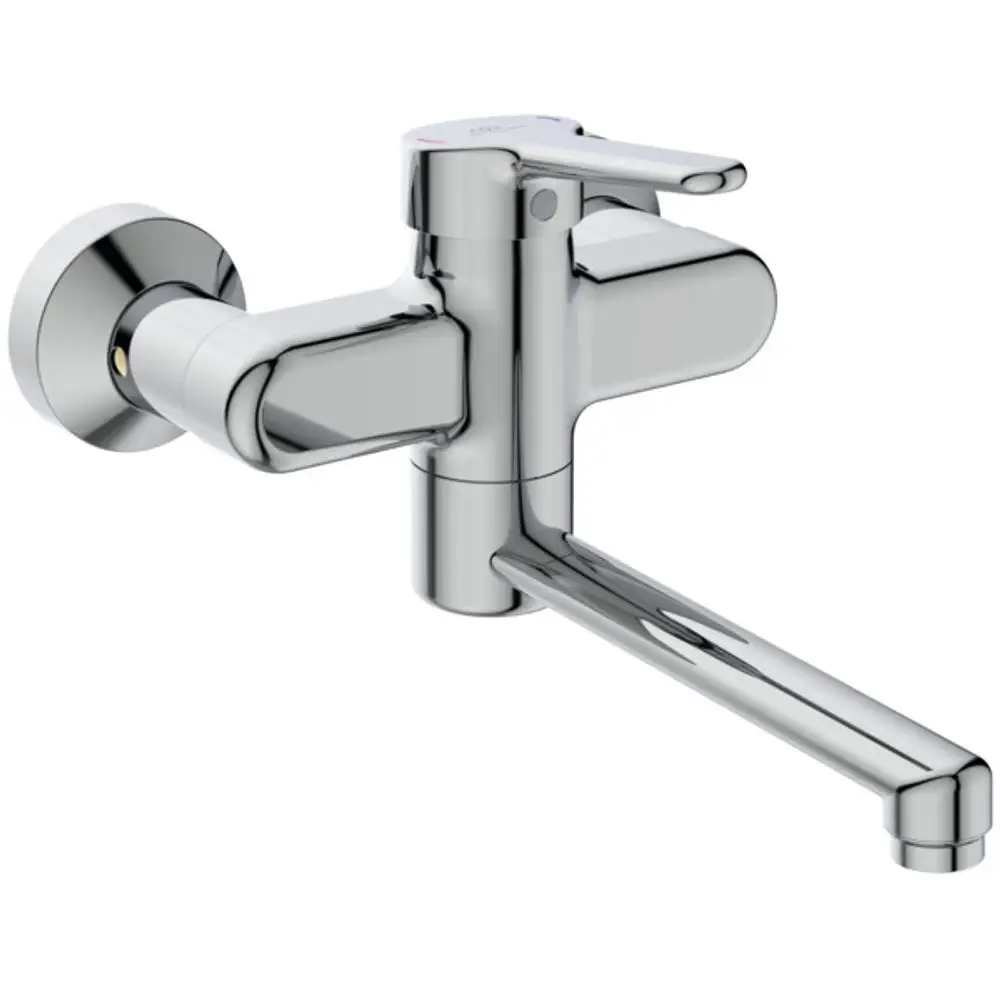 Chromfarbene Wandarmatur von Ideal Standard mit einer geraden Auslaufarmatur und einem einfachen Hebel zur Steuerung von Wasserfluss und -temperatur.